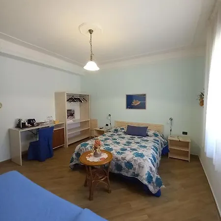 Bed & Breakfast Miramare Di Cerri Maria