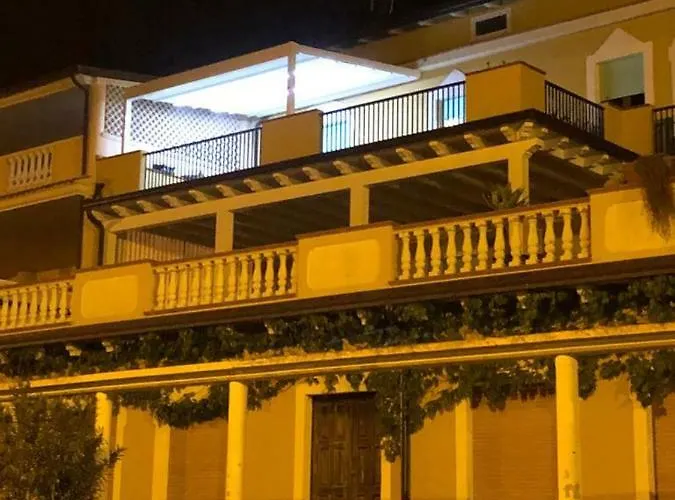 לינה וארוחת בוקר Miramare Di Antonella Ranieri 3*